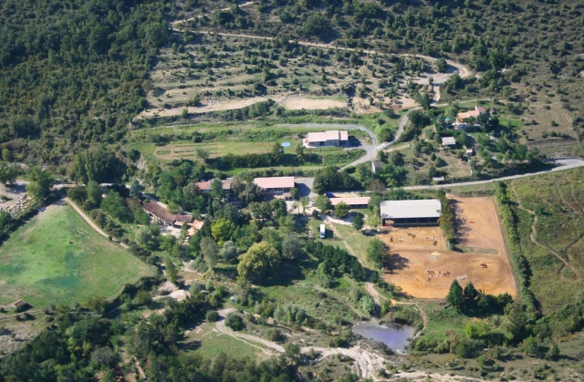  从空中看到的马术中心 