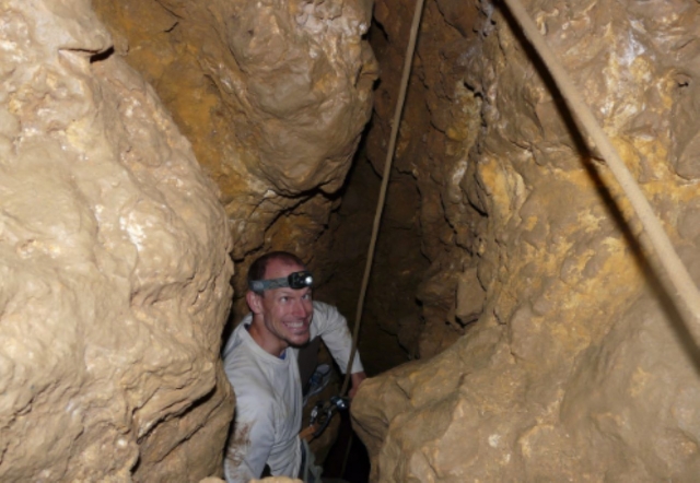 Moniteur de spéléologie