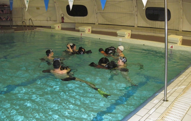  团体潜水训练 