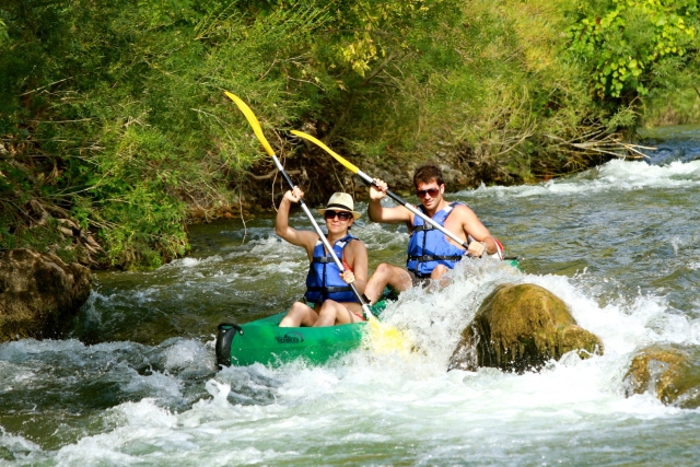  穿越一些小急流 