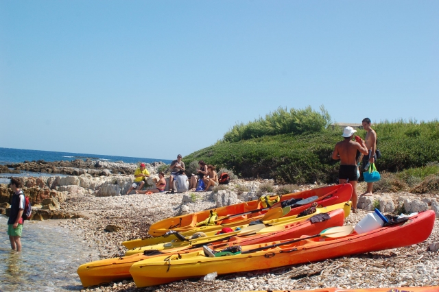  Departure point for a kayak trip 