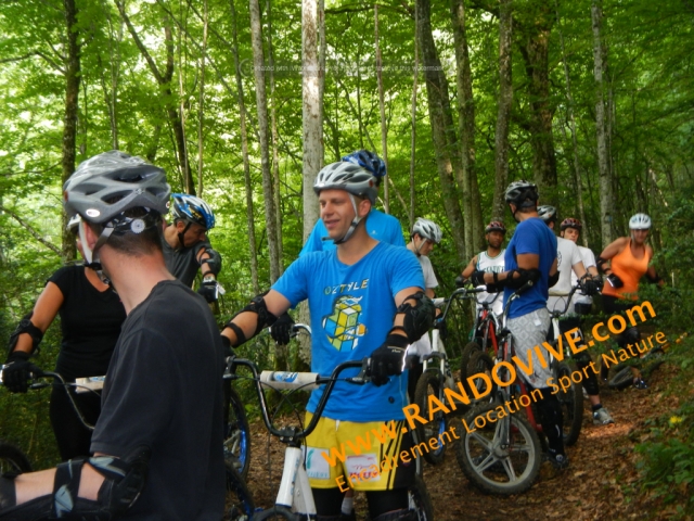  90% 与 Randovive 合作的下坡自行车 