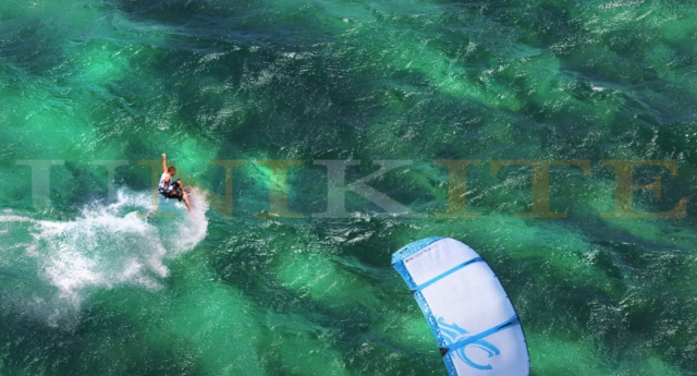  Kommen Sie und entdecken Sie Kitesurfen in einer außergewöhnlichen Umgebung mit Unikite 