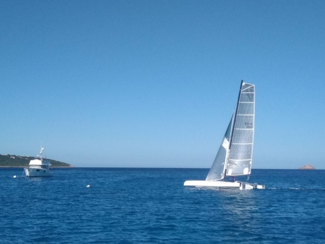 Balade en catamaran dans la baie de Pinarello