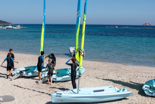 Préparation pour un cours de voile