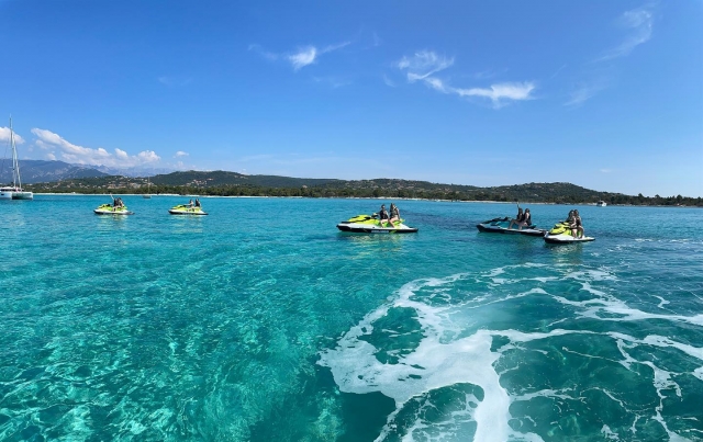  Paseo en moto de agua con amigos en el sur de Córcega 