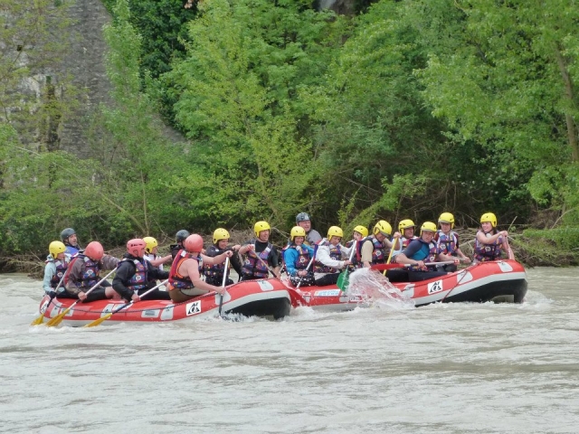  Onward for the rafting adventure with Canoe Drôme 