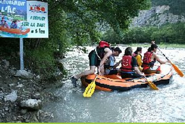  Rafting with friends in the Drôme 