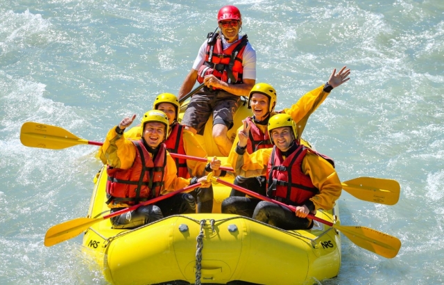  Nossas sessões de rafting são supervisionadas por um instrutor certificado pelo estado 