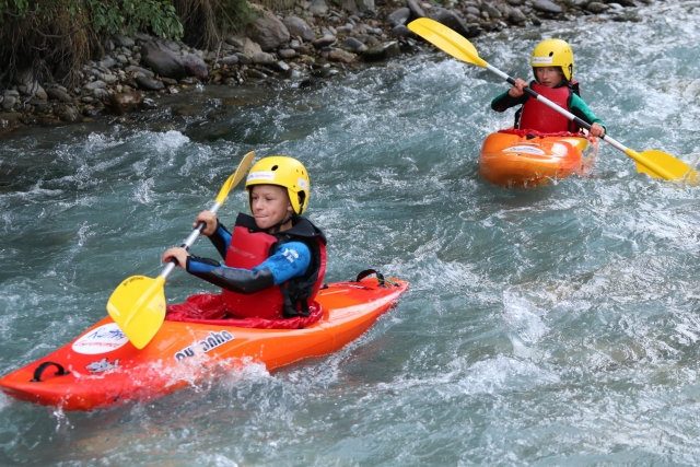  Descenso en kayak-balsa 