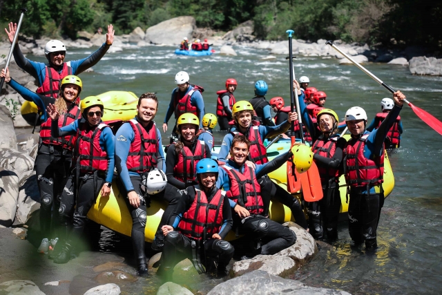  Grupo pronto para a descida de rafting 