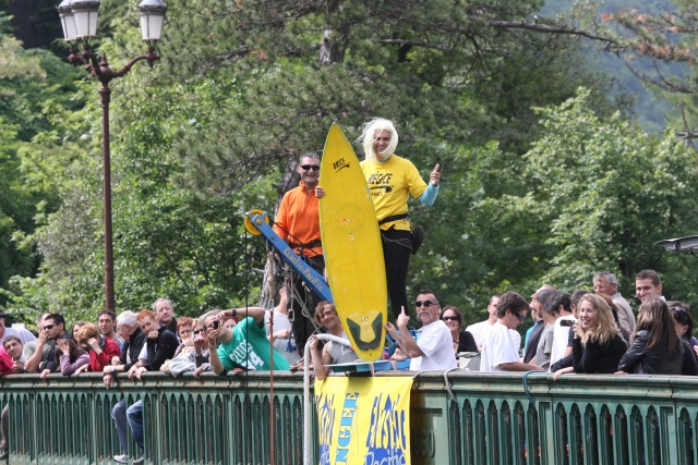  Bungee jumping from Pont Napoléon 
