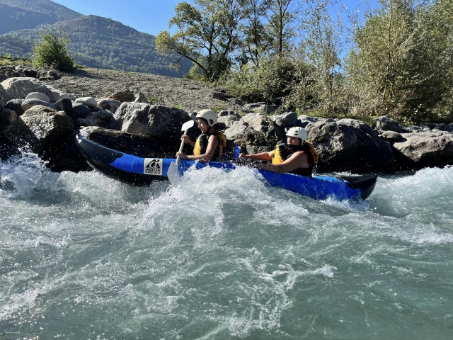  Tame the waves of the river in a canoe 