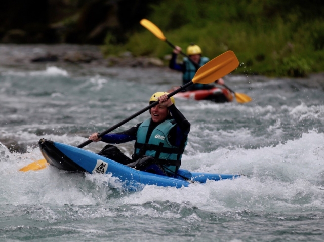  Paddle to the rhythm of the rapids! 