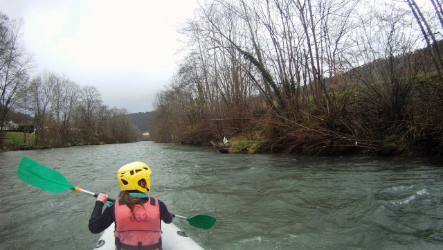  Canoa inflável na nive 