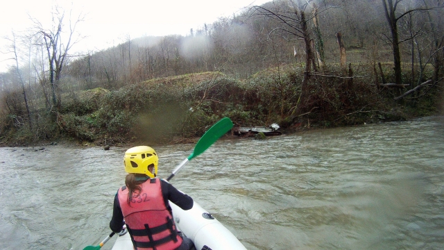  Canoa inflável em BidArray 