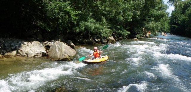 Kayak inflável no Nive 