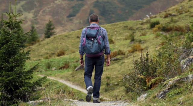  Una bottiglia d'acqua e via per un'escursione mozzafiato 