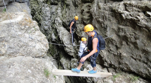  Metti alla prova la tua resistenza e il tuo equilibrio in via ferrata 
