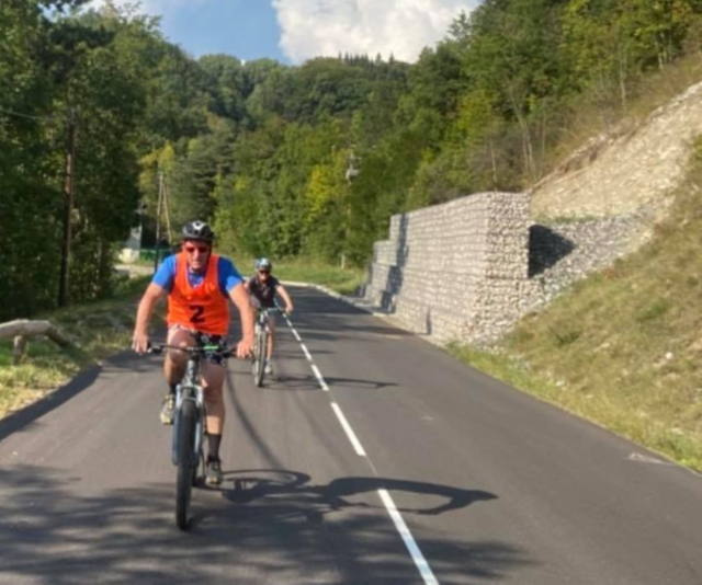  Montagna sessione di mountain bike in montagna 