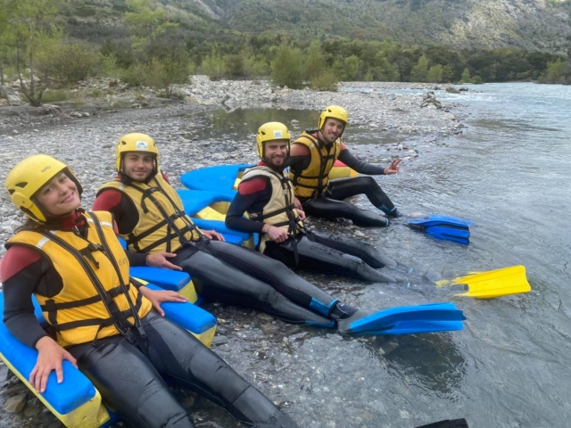  Actividad de hidrospeed para grupos de amigos 
