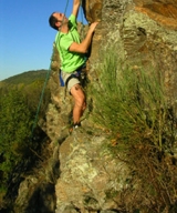  escalando en roca natural en Auvergne 