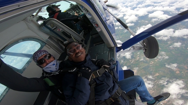  Uscire dall'aereo per la caduta libera 