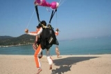 与 Paca Parachutisme 一起在海滩上软着陆 