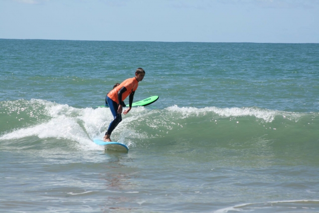Glisse sur les vagues de l'Atlantique