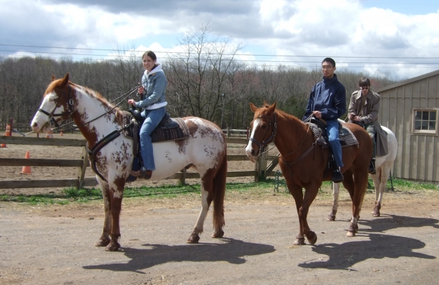  骑马和在埃松骑马 