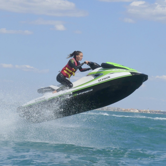  Nervenkitzel und Adrenalin an Bord des Jetskis 