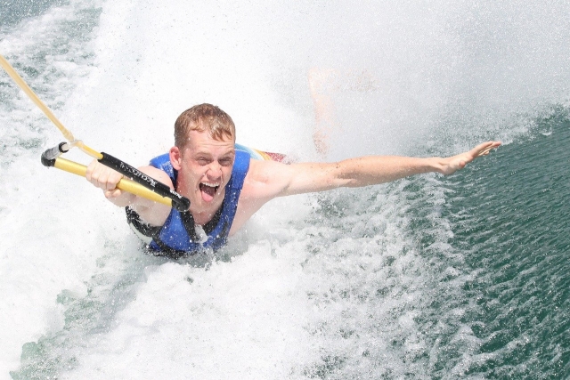  Water skiing fun 