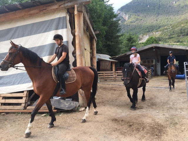  Departure for horseback riding 