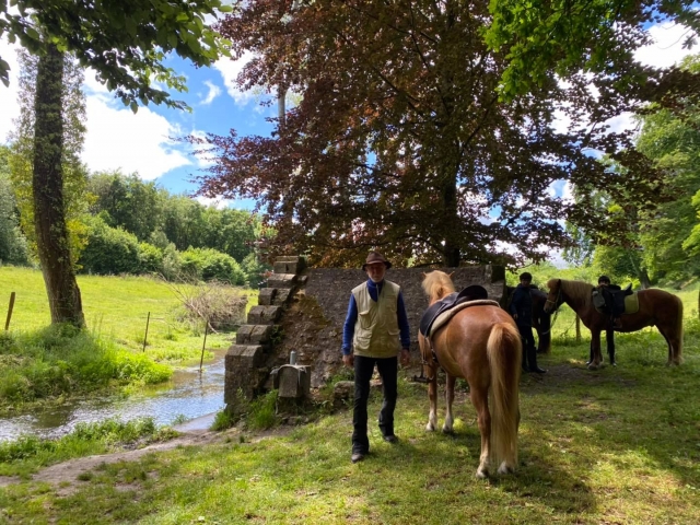  Tomar Aprovechar el buen tiempo para montar a caballo.