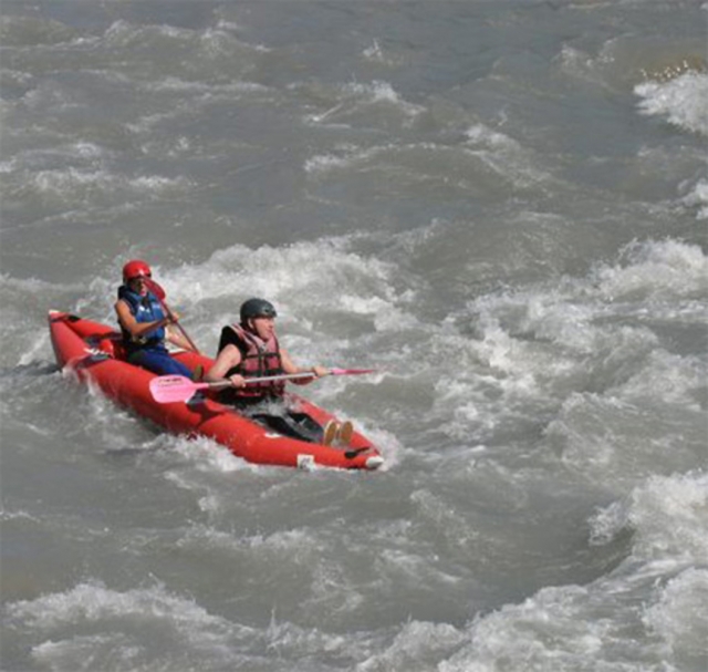  Descenso del Var en canoa en balsa