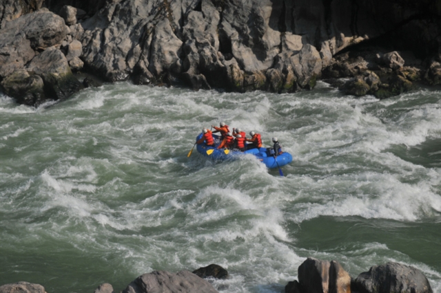  Adrenalina ligada al rafting 