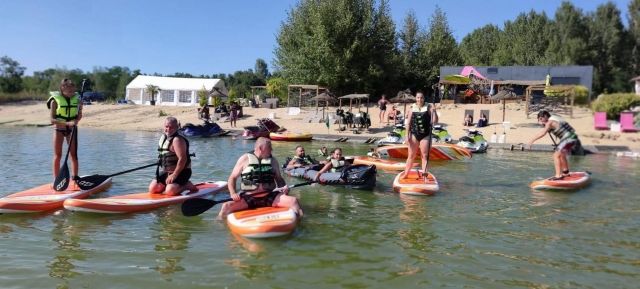  Und los geht's zu einem Stand-Up-Paddle-Ausflug