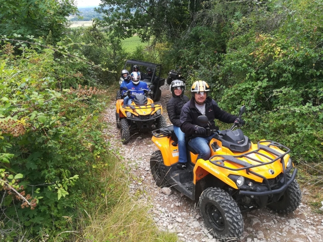  全年四驱车郊游！ 