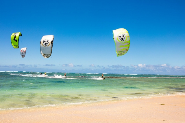  Collective kitesurfing session 