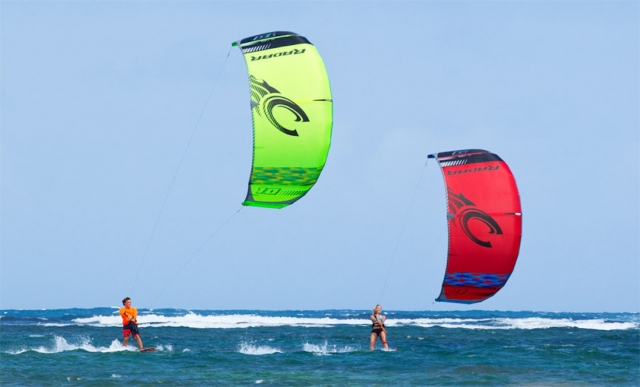  Simultaneous kitesurfing session