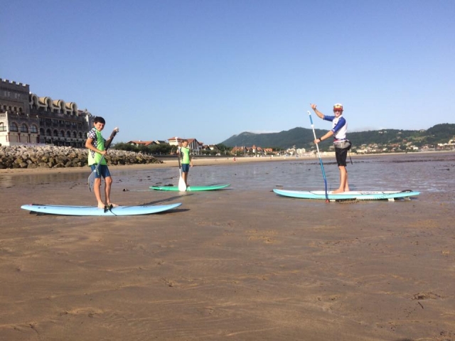  Briefing before departure for the Stand Up Paddle trip 