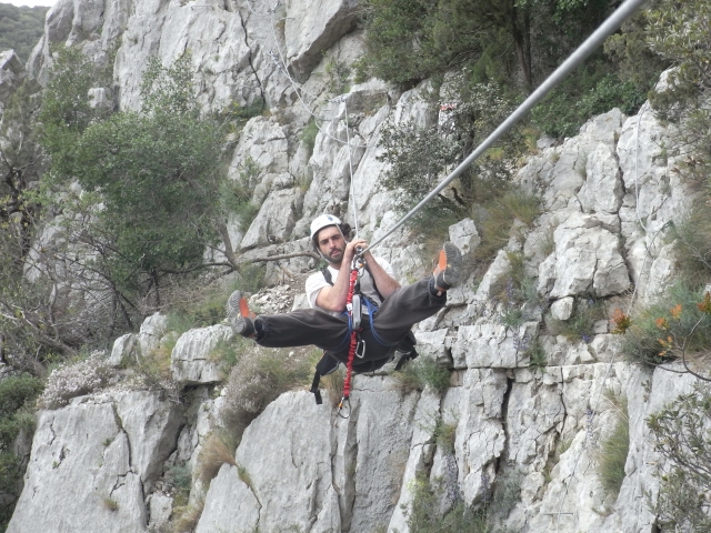 Seilrutsche auf dem Klettersteig Thaurac 