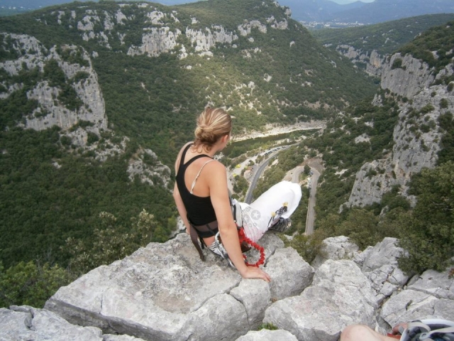  With a view of the Hérault at the top of the Thaurac via ferrata 
