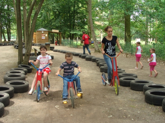 Kinderspiele in St. Leger.JPG 