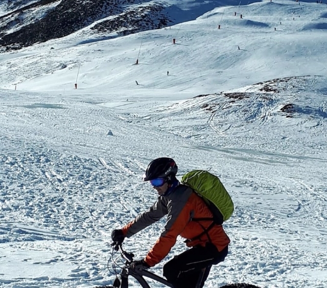  Ciclismo de montaña en pleno invierno 