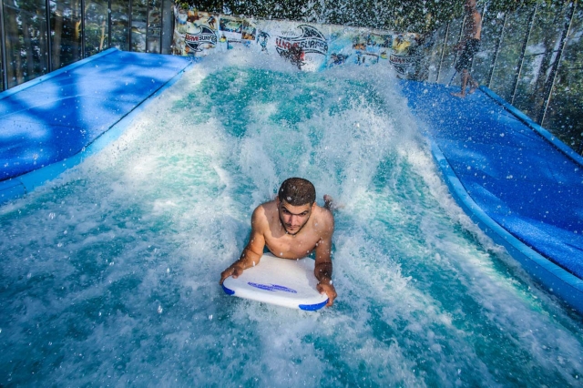  Surfing wave 