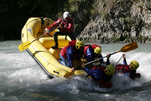 challenge-eaux-vives-rafting-surfcourchevel-aventure.jpg
