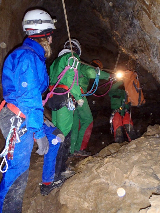  Adventure caving 