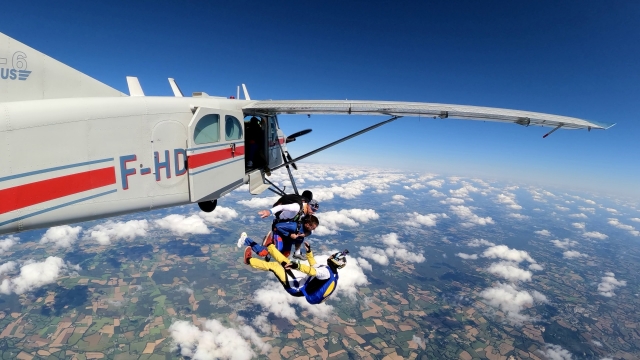  Tandem parachute jump in Morbihan 