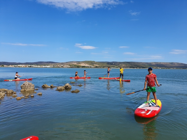  Navegando totalmente a bordo de um stand up paddle 